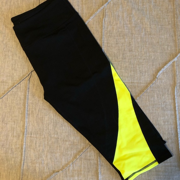 Fabletics Workout Capris - Picture 2 of 4